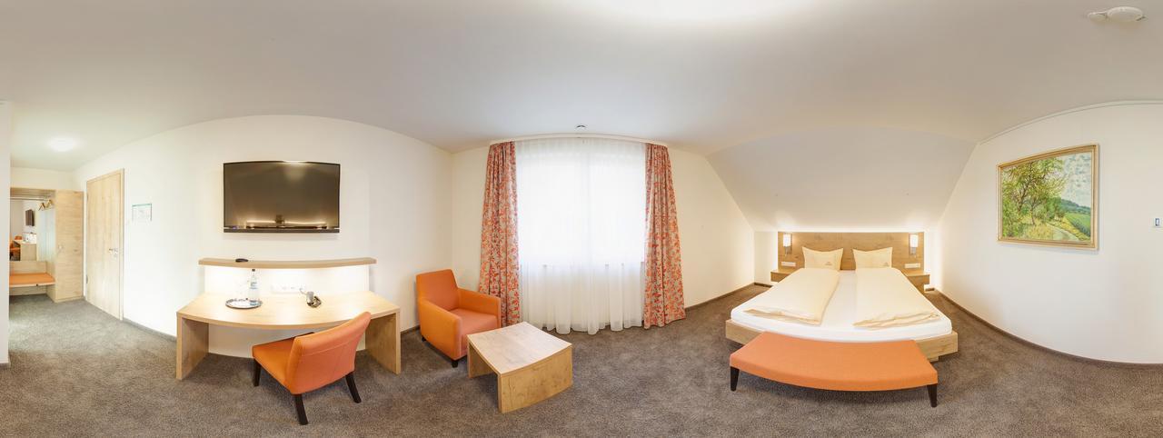 Landhotel Steigenhaus Untermunkheim Екстериор снимка